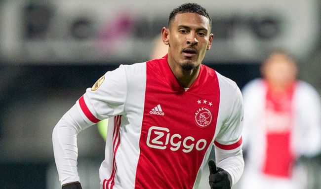 交锋依然充 交锋依然充